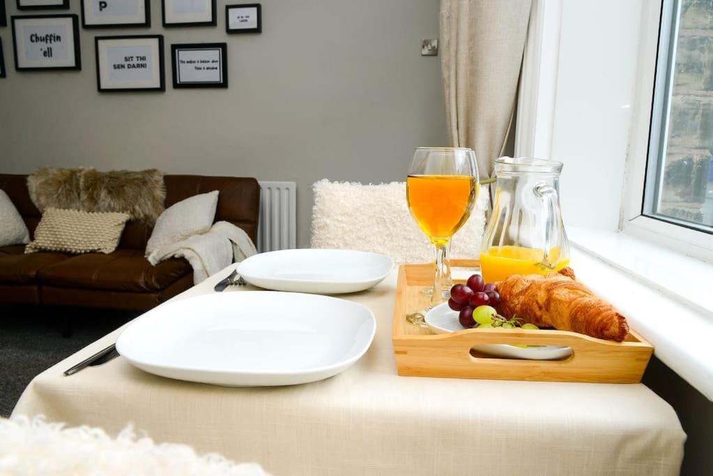 Delightful 2 Bed Town Centre House, Sleeps 4 Apartment บาร์นสลีย์ ภายนอก รูปภาพ